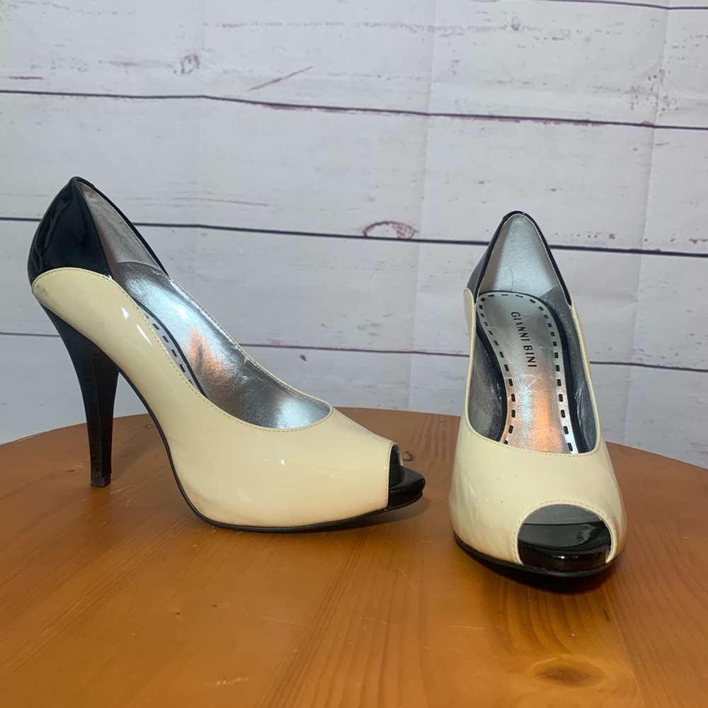Gianni Bini black cream patent peep toe heels 8.5